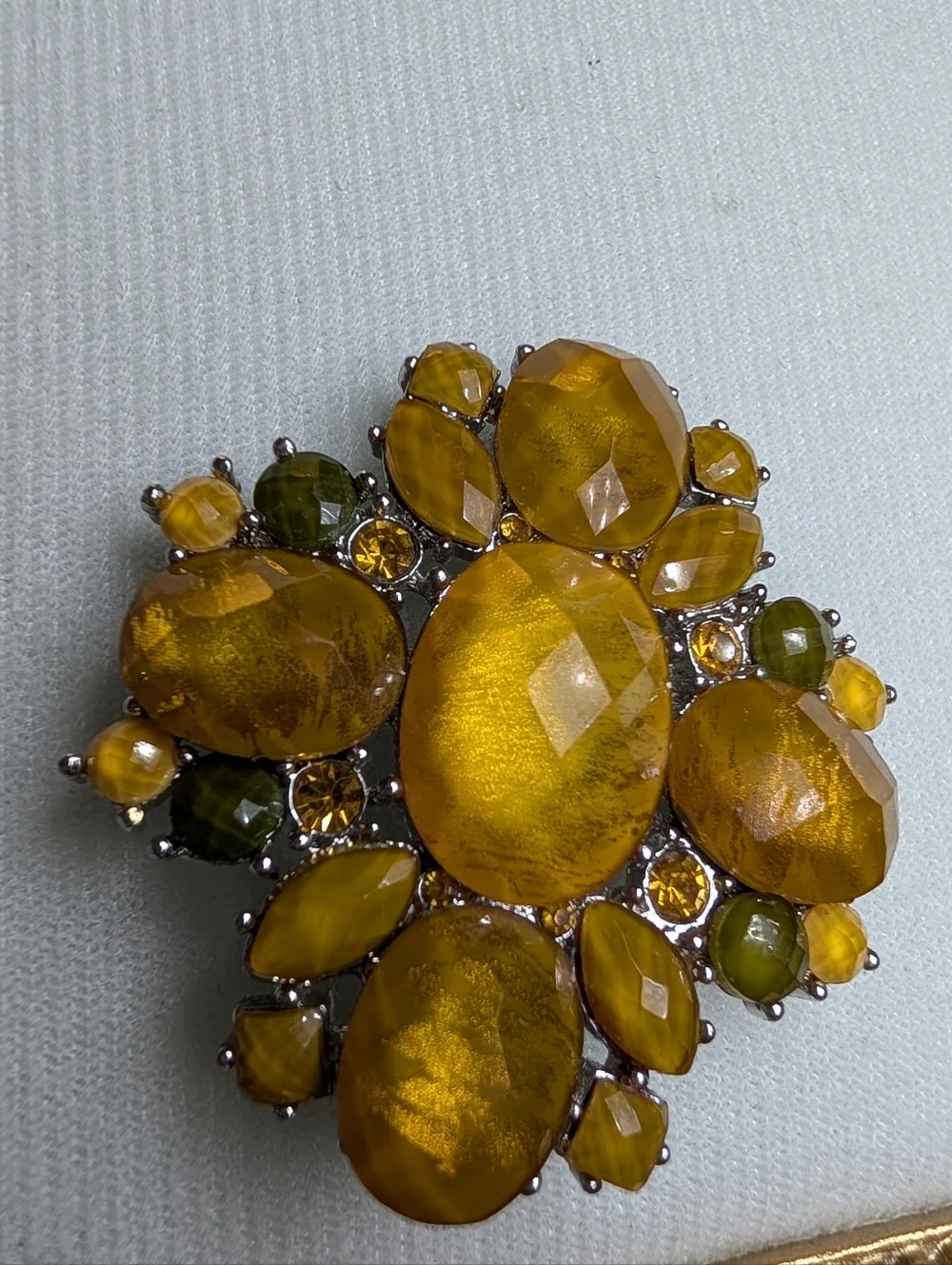 Amber Glass Statement Brooch Gold Tone Green Accent Rhinestone Pin Statement - Picture 7 of 7